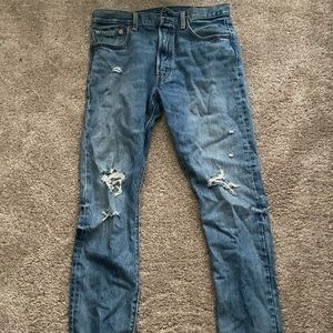 levi distressed jeans